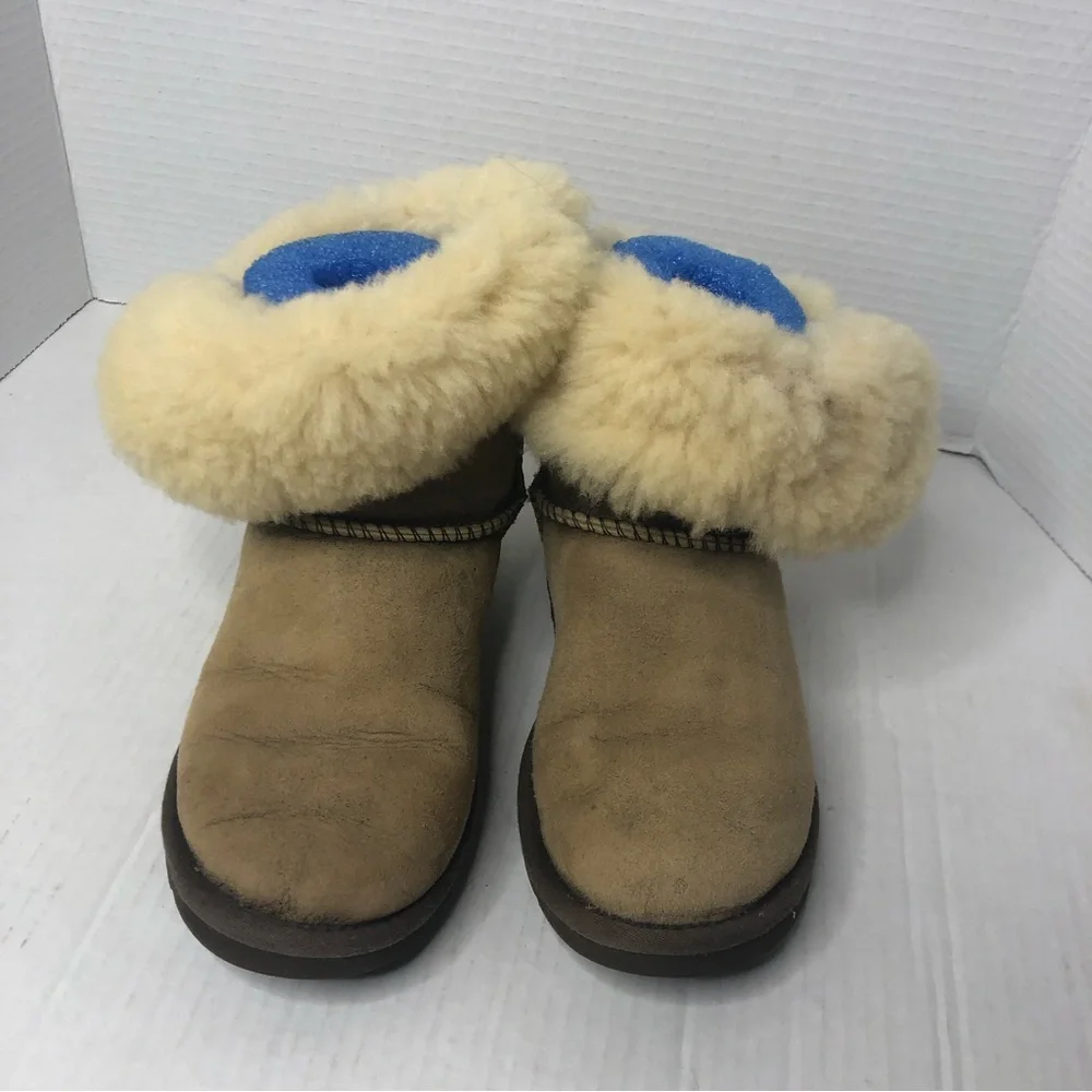 UGG AUSTRALIA Boots Size 5 Beige Bailey Button 5838 Womens Pull On Winter